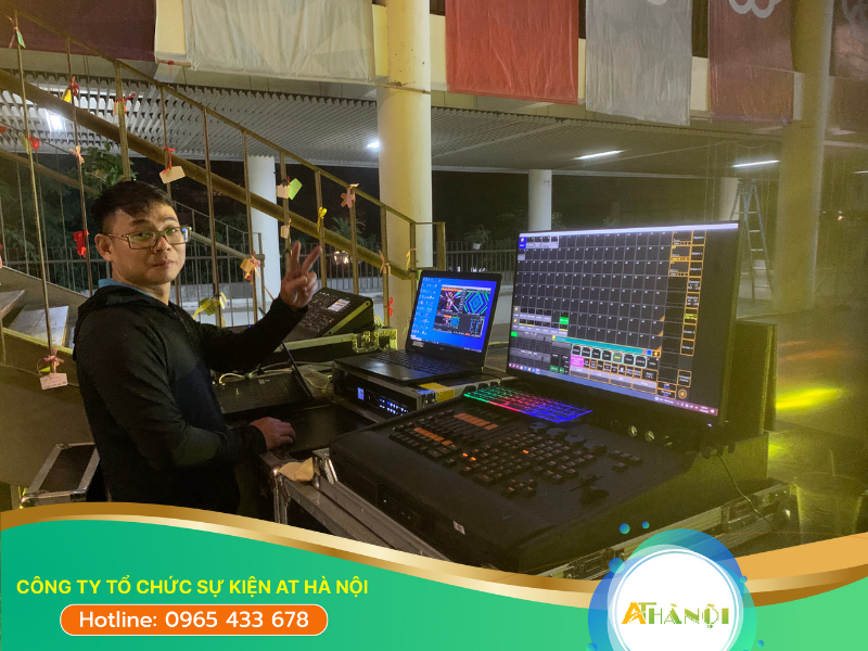 Để đảm bảo chắc chắn rằng sự kiện của bạn được diễn ra suôn sẻ và không gặp bất kỳ sự cố nào về mặt âm thanh hay ánh sáng thì bạn cần thuê nhân sự kỹ thuật chuyên phụ trách các thiết bị chuyên nghiệp