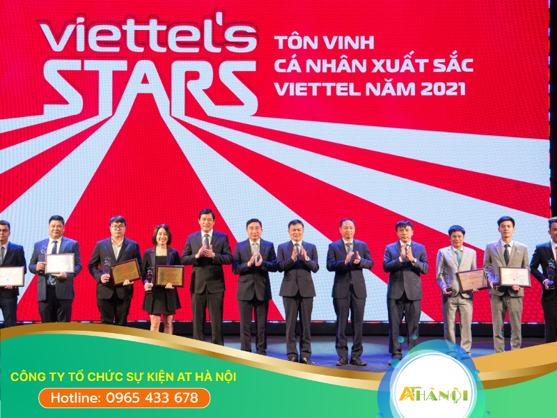 Sự kiện khen thưởng, tri ân là các sự kiện nhằm mục đích tôn vinh, thể hiện lòng kính trọng đối với những đóng góp của một cá nhân, tập thể