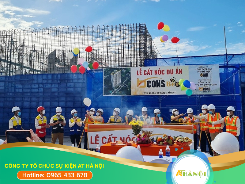 Lễ cất nóc tòa nhà được các doanh nghiệp đầu tư tổ chức