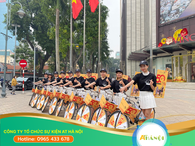 Chương trình roadshow là chương trình gồm các hoạt động quảng cáo, biểu diễn lưu động trên đường phố để quảng bá
