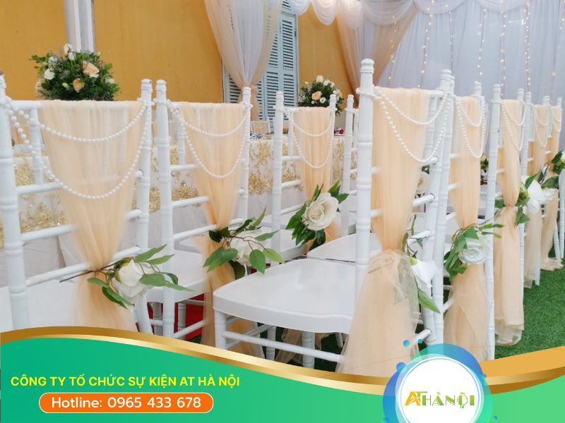 Ghế Tiffany giúp không gian tiệc cưới trở nên thanh lịch và thẩm mĩ