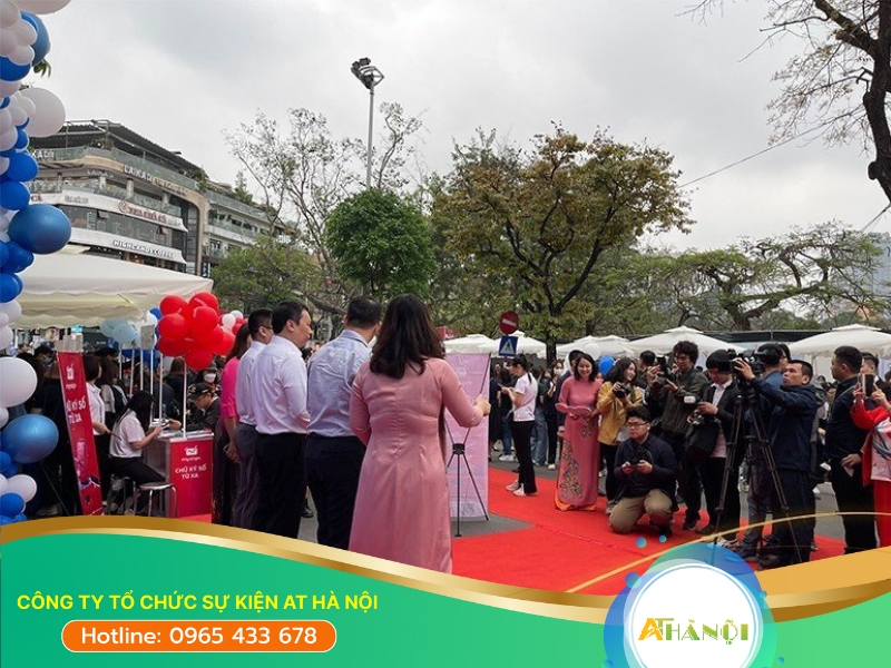 Dịch vụ tổ chức sự kiện là một loại hình cung cấp dịch vụ, đáp ứng nhu cầu tổ chức sự kiện của một cá nhân hay tập thể/doanh nghiệp