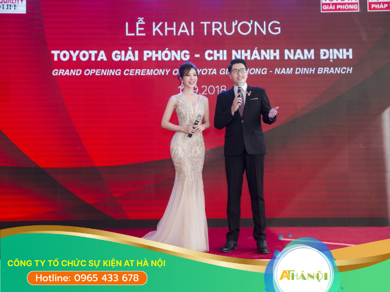 MC trong sự kiện khai trương