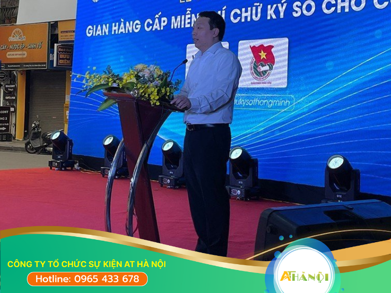 Hình ảnh cho thuê thuê bục phát biểu, sân khấu và màn hình LED của AT Hà Nội